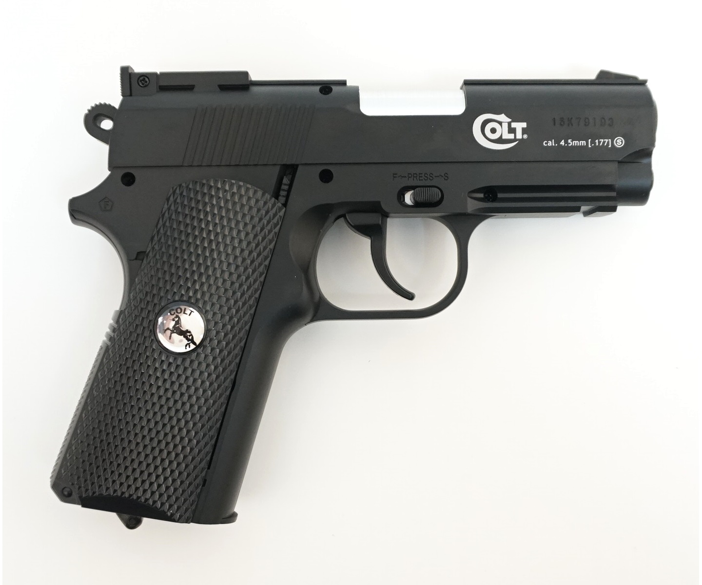 Пистолет пневматический Defender, к.4,5мм