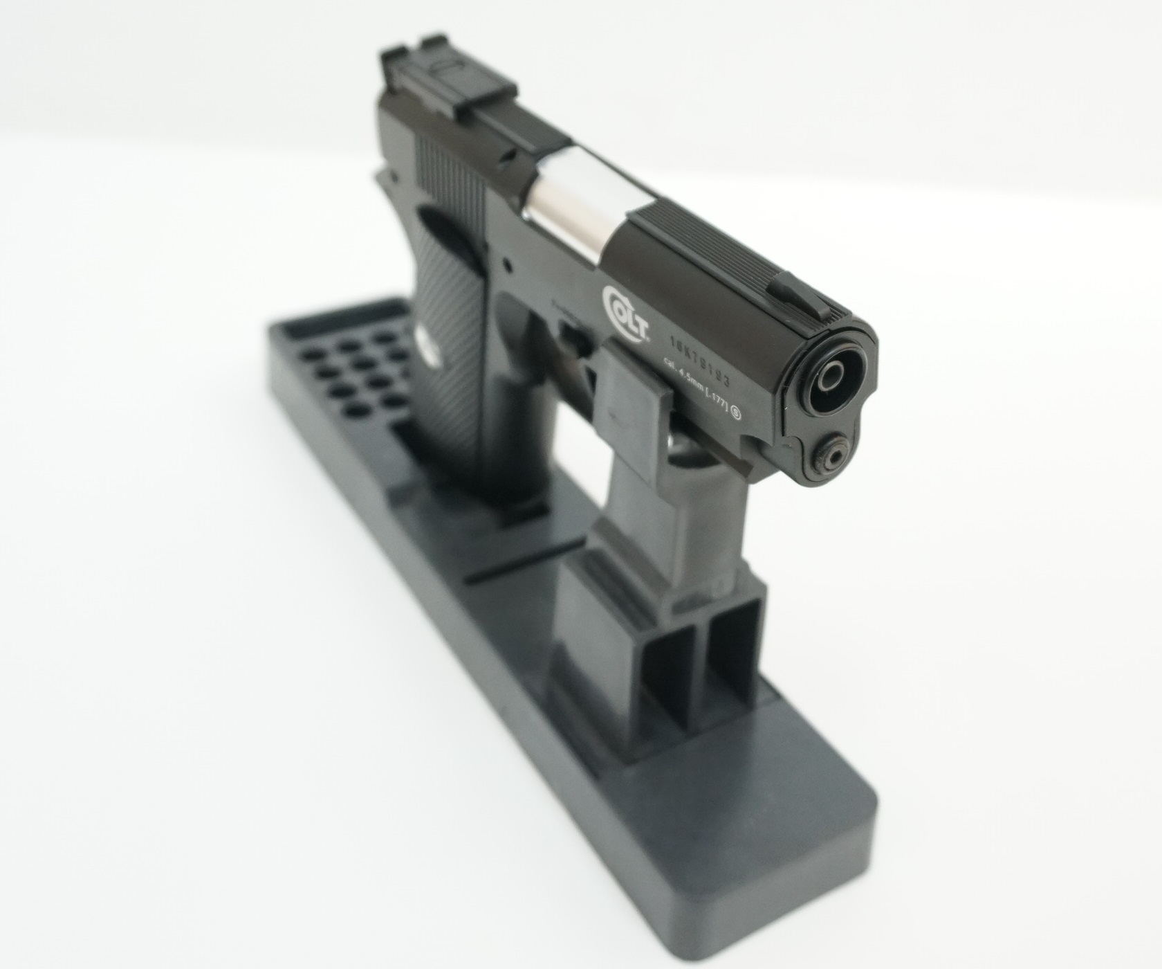 Пистолет пневматический Defender, к.4,5мм